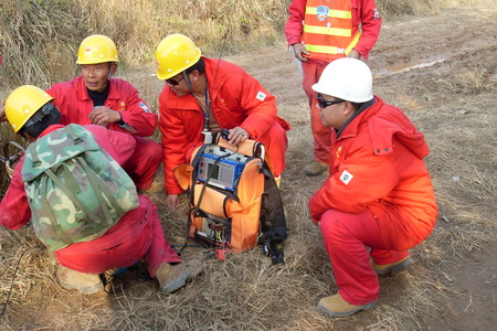 東方物探公司人員作業中