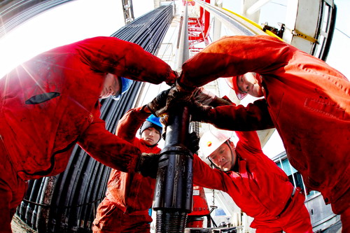 90007鉆井隊在克深7井施工