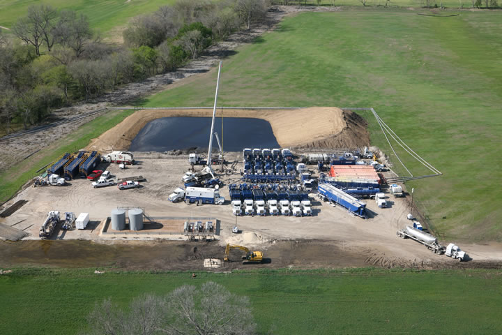 美國(guó)頁(yè)巖氣開(kāi)發(fā)現(xiàn)場(chǎng)