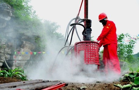 �(y��)�r��