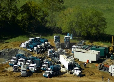 �(y��)�r��